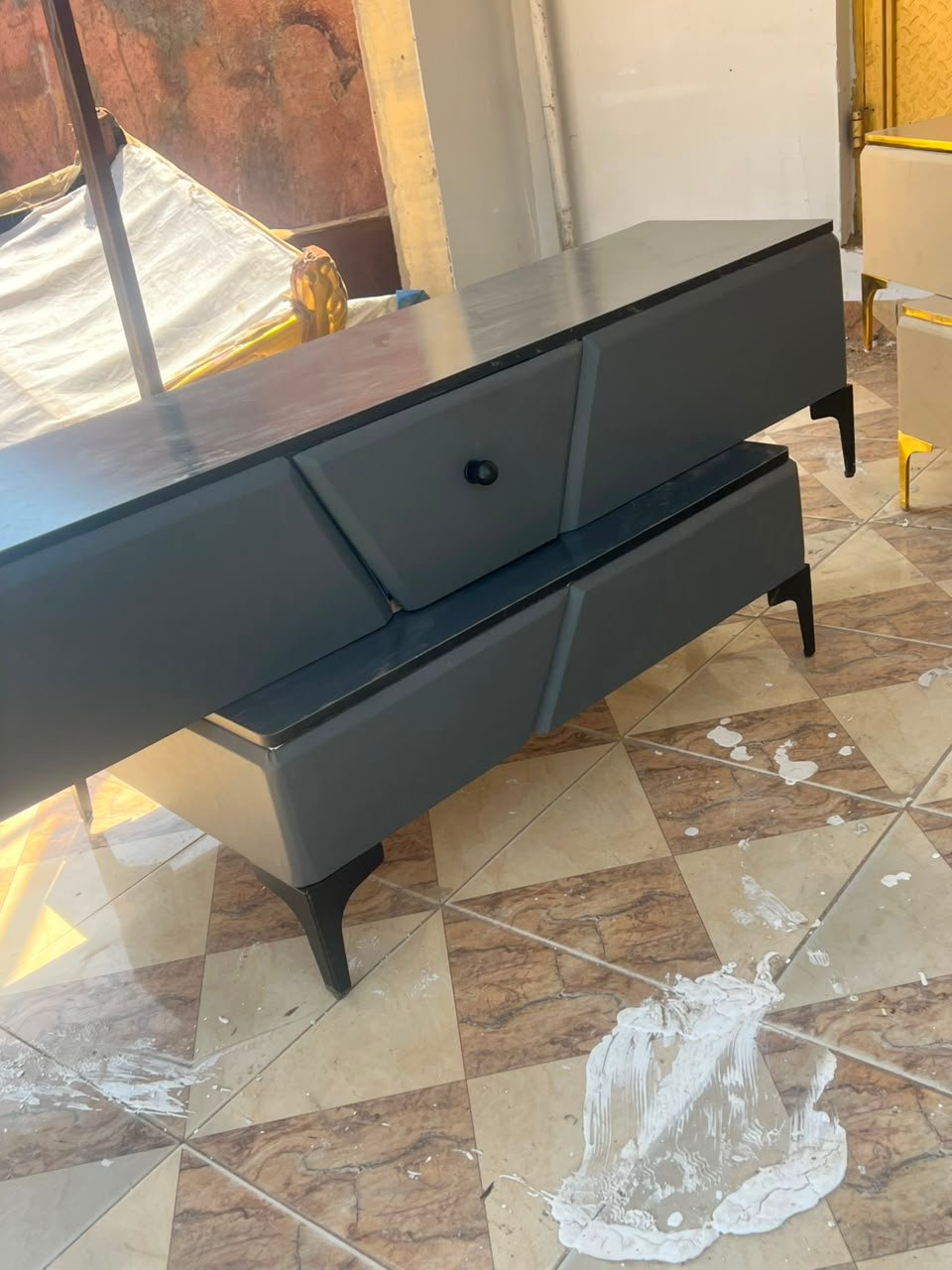 Bade drawer with side mirror